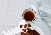 건강한 생활을 위한 식단과 운동 루틴 만들기 walnuts on white tray beside cup of coffee