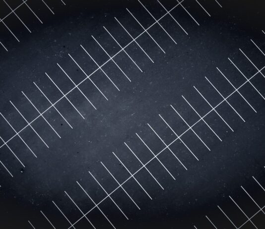 소규모 공영주차장 신설… 자연친화 주차시설 조성 A drone view at night of parking lot lines