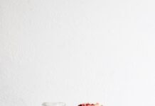 골다공증 예방하려면? 튼튼한 뼈 건강 관리법 baked bread and black glass of milk