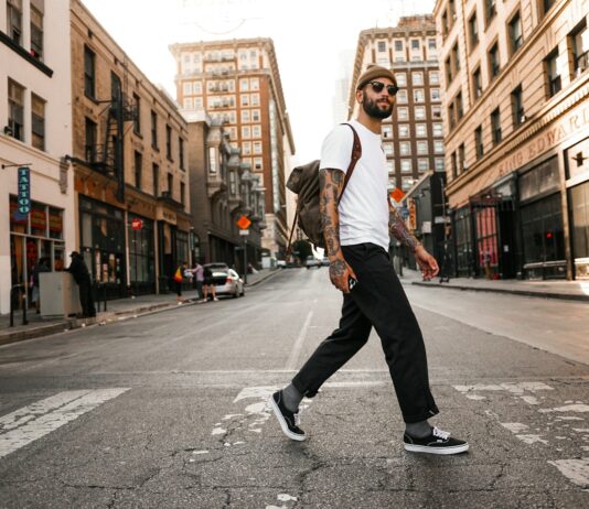 걷기 혁명! 일상 속 작은 습관이 건강 트렌드로 man in white long sleeve shirt and black pants standing on road during daytime