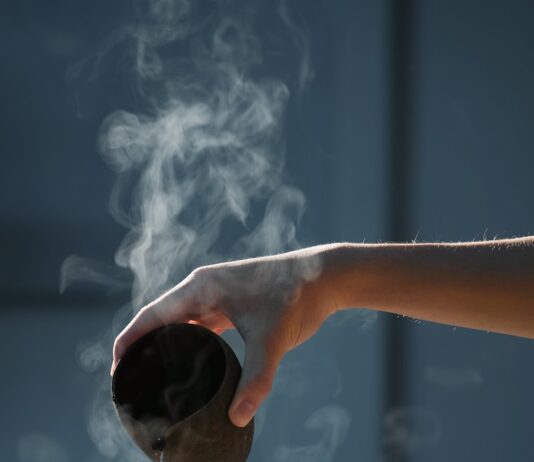 변하는 일상 속, ‘셀프 케어’로 지키는 정신건강 person pouring hot water on white cup
