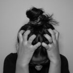 스트레스, 스마트하게 관리하는 법…일상 속 실천이 해답 a woman covering her face with her hands