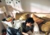 일상 속에 스며드는 AI 건강관리, 나만의 맞춤 루틴 만드는 법 Young man on bed with laptop and snacks