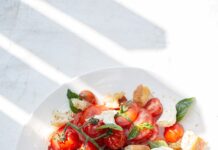 건강한 식단, 트렌드와 실천 루틴이 만나다 sliced tomato and green leaf vegetable on white ceramic plate